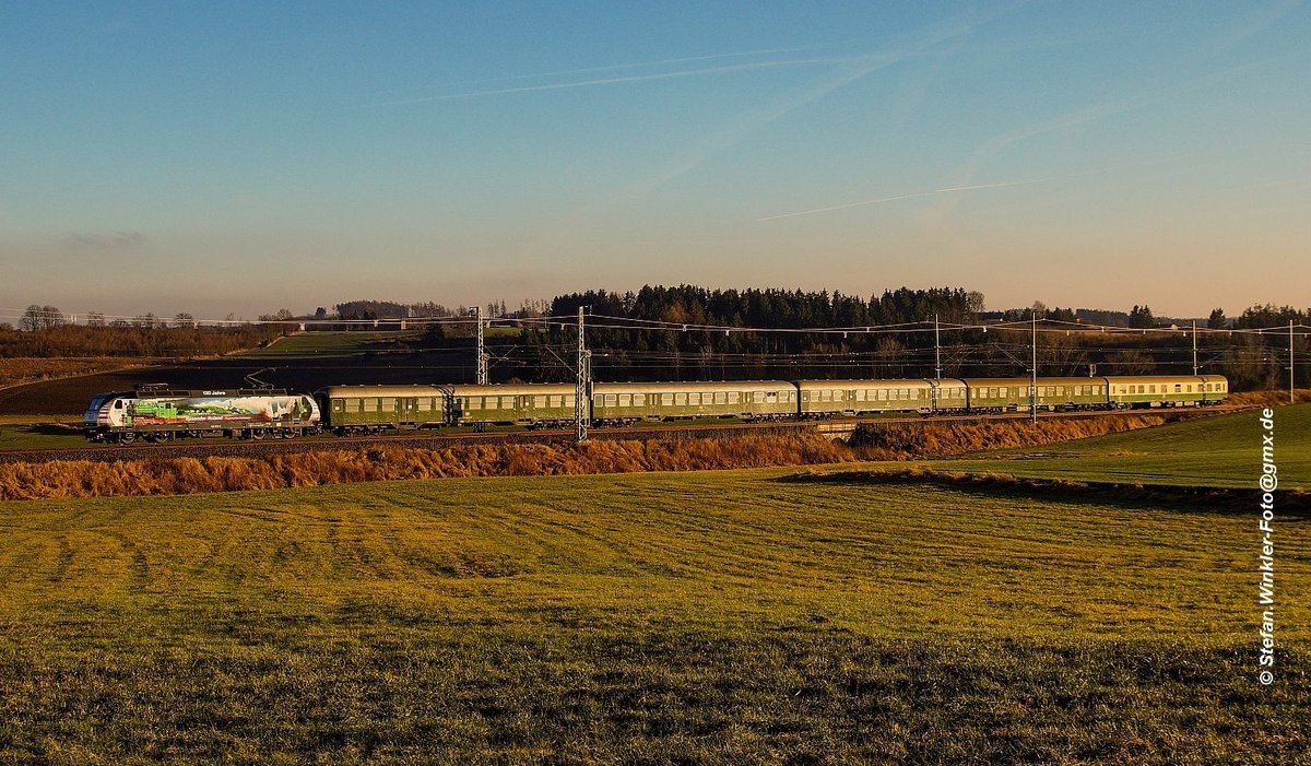 Hier sehen wir die RE 3 Ersatzgarnitur mit 145 023 im nachmittäglichen Licht bei Feilitzsch gen Sachsen fahren. Foto vom  16.12.2016.  Bilderdiebstahl wird rechtlich verfolgt.