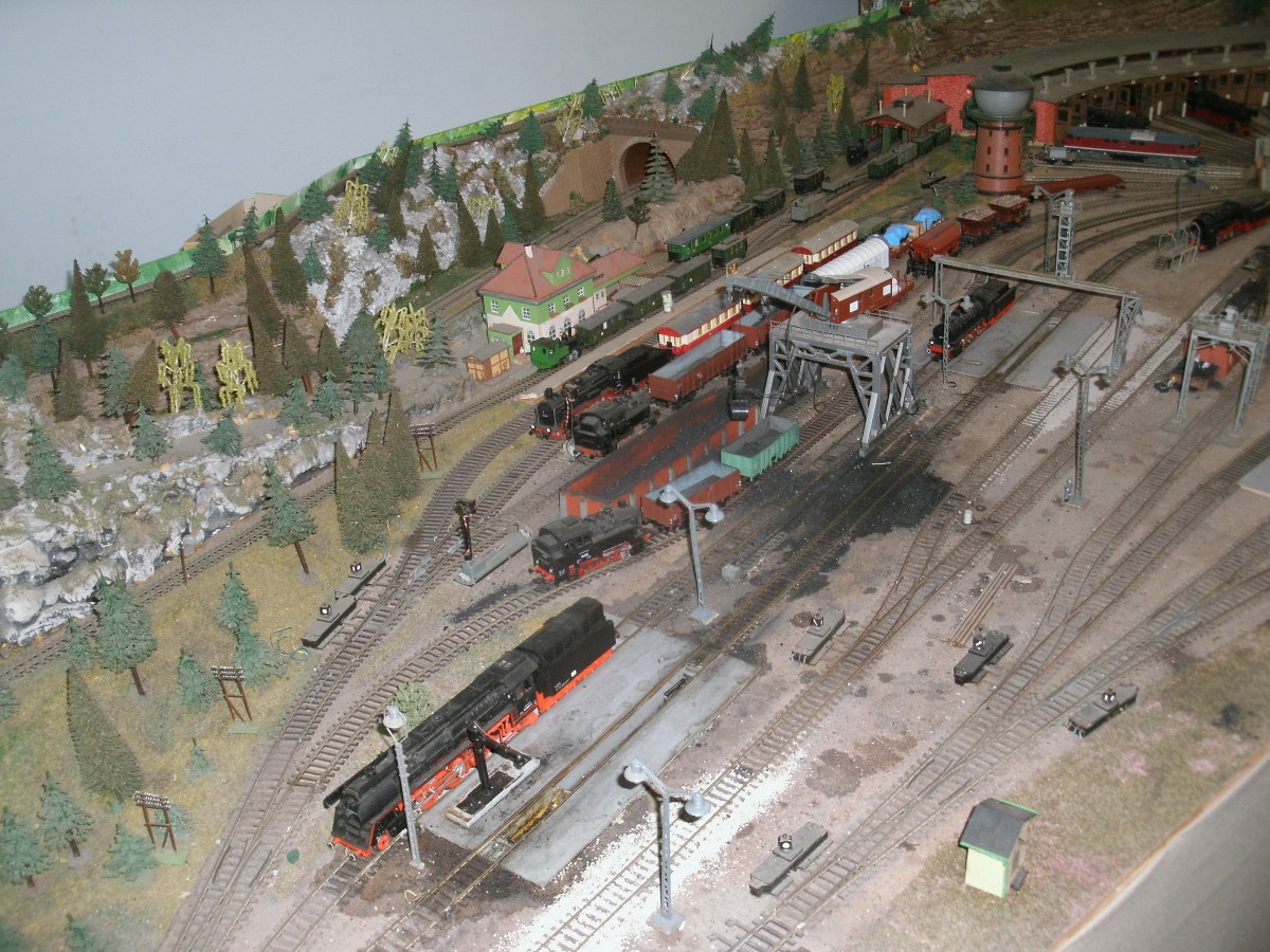 Hier sind die Ghrener H0 Dampf-und Diesellok`s auf einer extra Anlage zuhause.