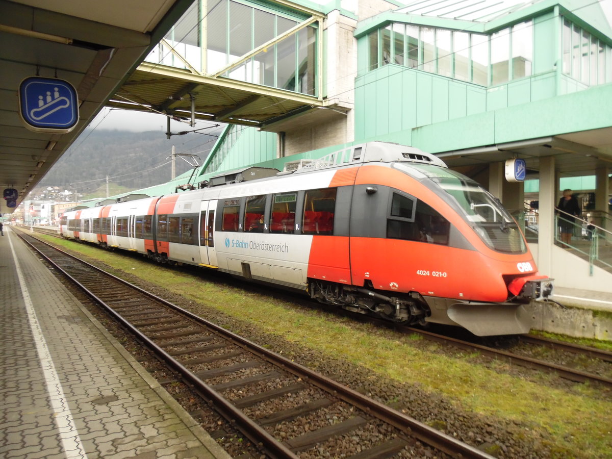Hier steht ein Talent der ÖBB im Bahnhof Bregenz im April 2018.
Foto von SignalGrün bzw. SignalGrün [Trsinsptt] Fotos.