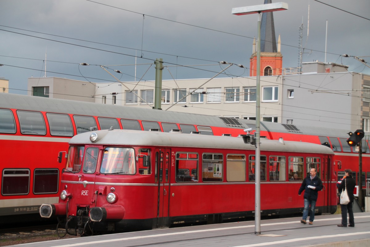Hier steht RSE VT 25 am 10.11.13 in Limburg. Zum ausrichten wurde die Lampe im Vordergrund verwendet.