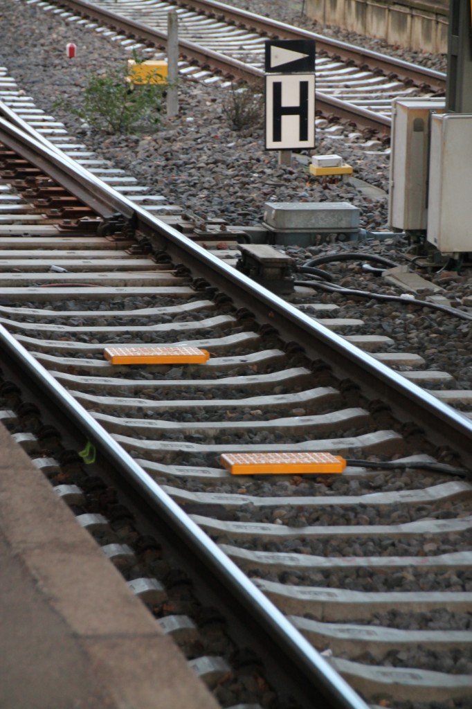 Hier verschiedene Zugsicherungssysteme (Eurobalisen und PZB Magnet) aufgenommen am 13.1.14 im Aachener Hbf.