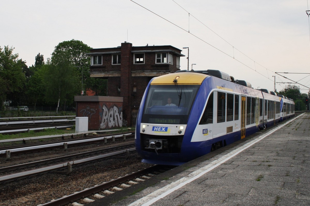 Hier VT805 als HEX80200 von Berlin Ostbahnhof nach Thale Hbf. mit VT800 als HEX80200 von Berlin Ostbahnhof nach Vienenburg, bei der Einfahrt am 1.5.2014 in Berlin Wannsee.