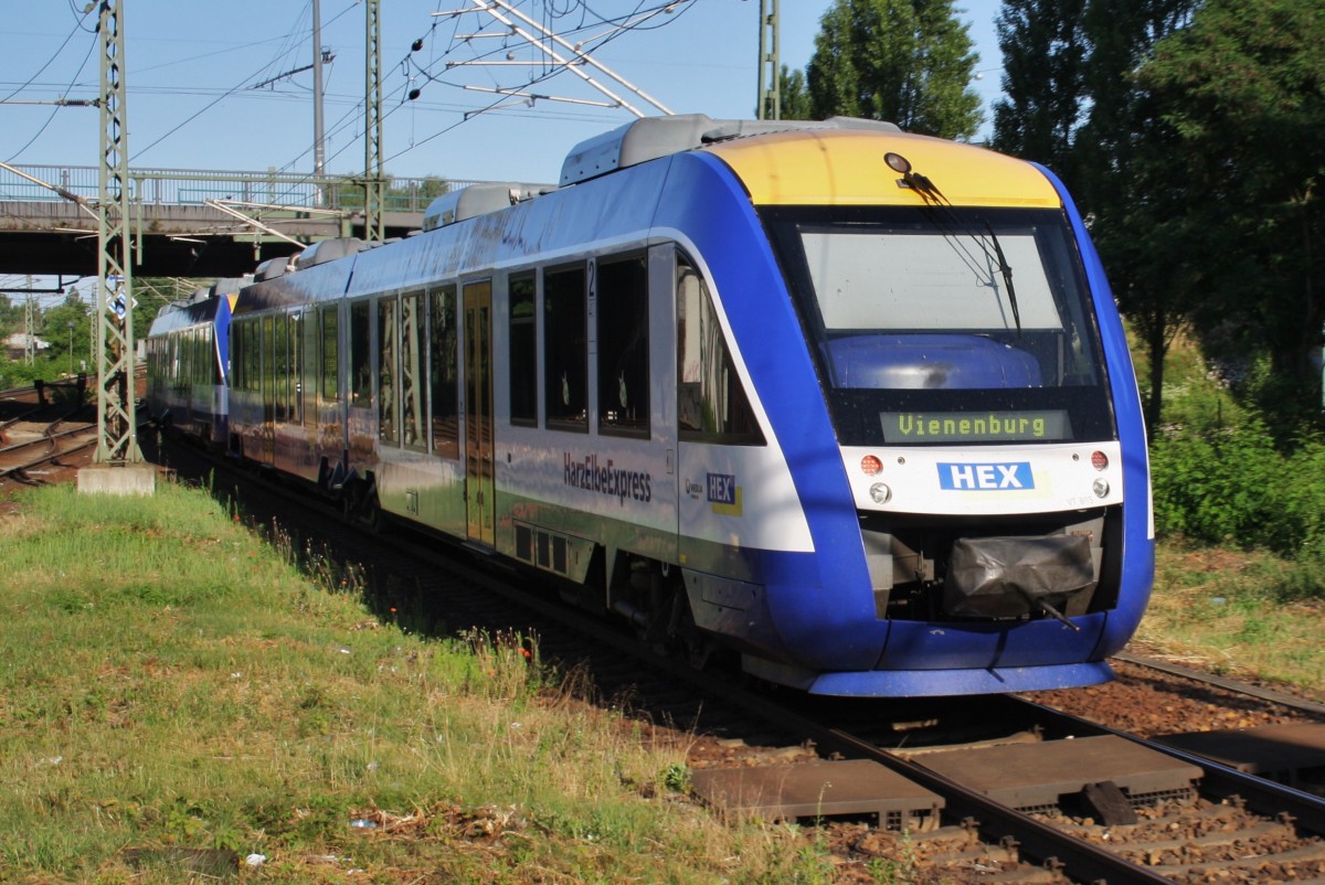 Hier VT805 als HEX81002 von Berlin Ostbahnhof nach Vienenburg mit VT805 als HEX81002 von Berlin Ostbahnhof nach Thale Hbf., bei der Ausfahrt am 7.7.2013 aus Potsdam Hbf.