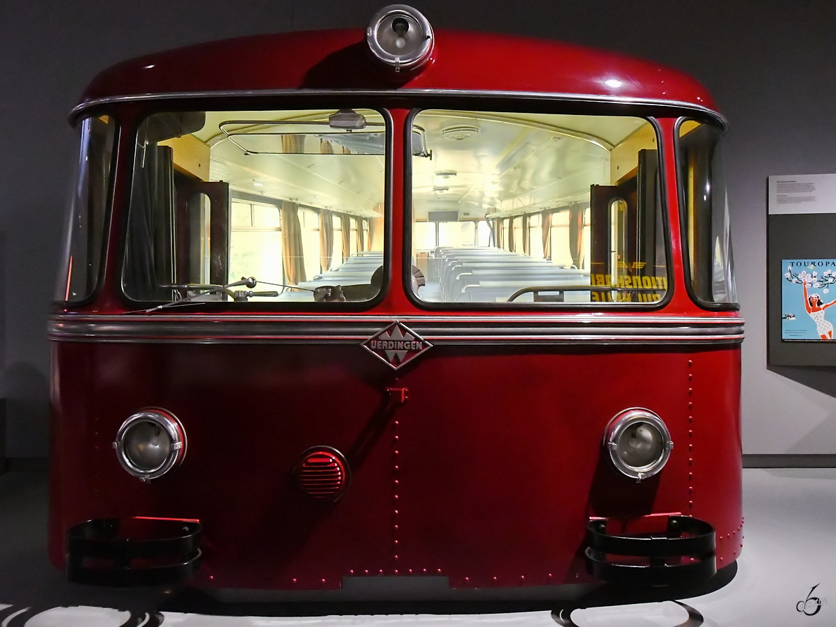 Hier wird die Frontpartie eines Uerdinger Schienenbusses eindrucksvoll präsentiert. (Verkehrsmuseum Nürnberg, Juni 2019)