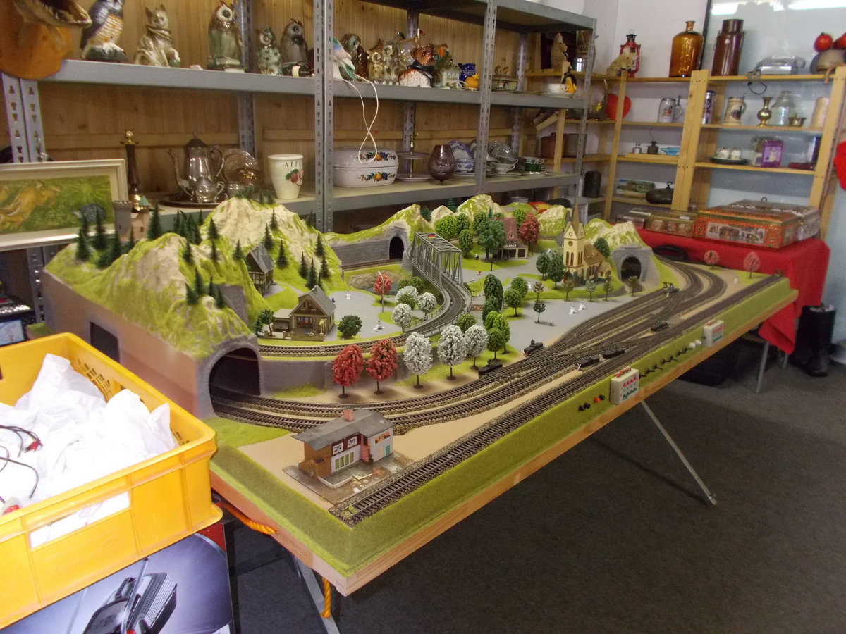 Hier wollte Jemand,am 04.Februar 2018,seine H0-Anlage beim Greifswader Hallenflohmarkt los werden.