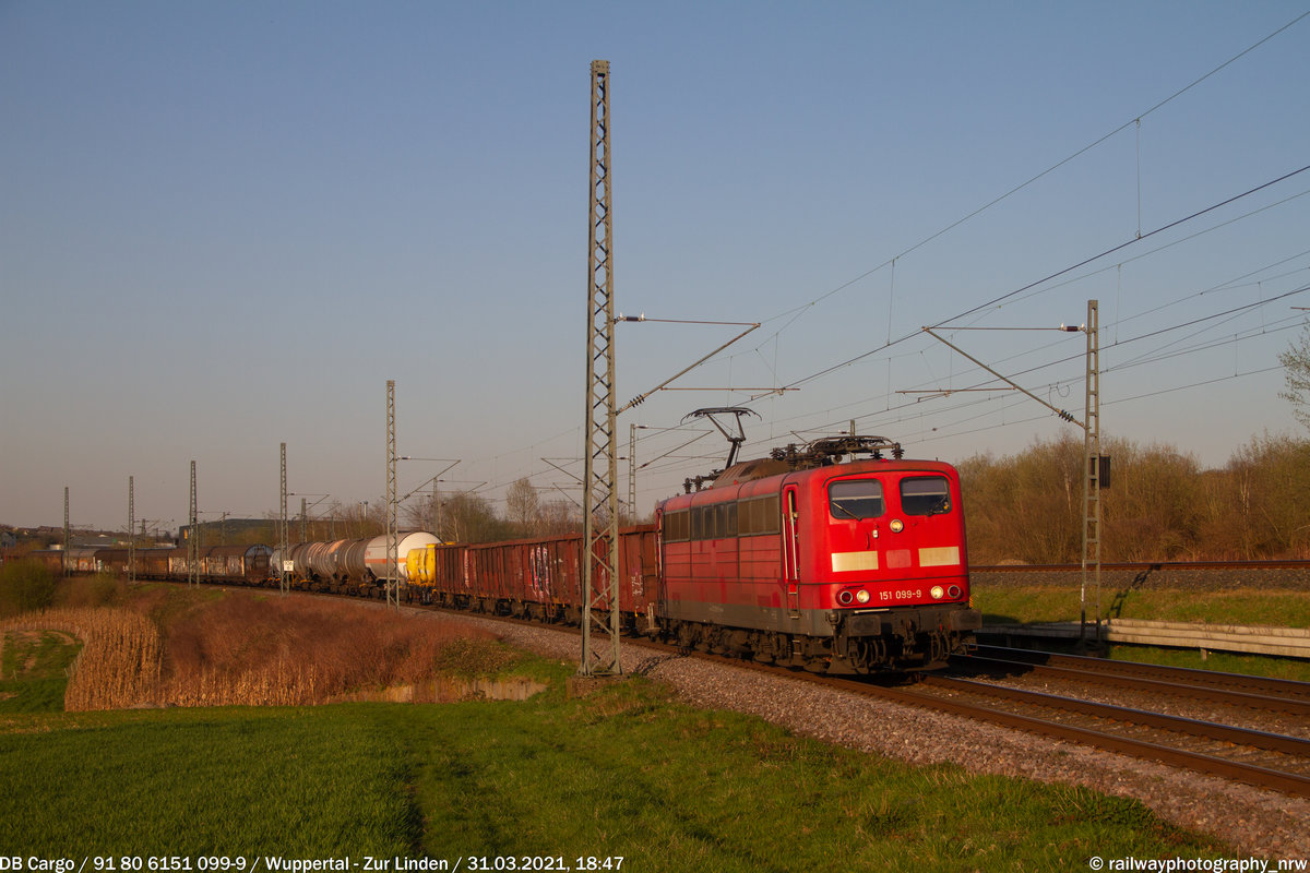 Hier zu sehen ist eine 151 mit einem Mischer in Wuppertal Linden, 31.03.2021