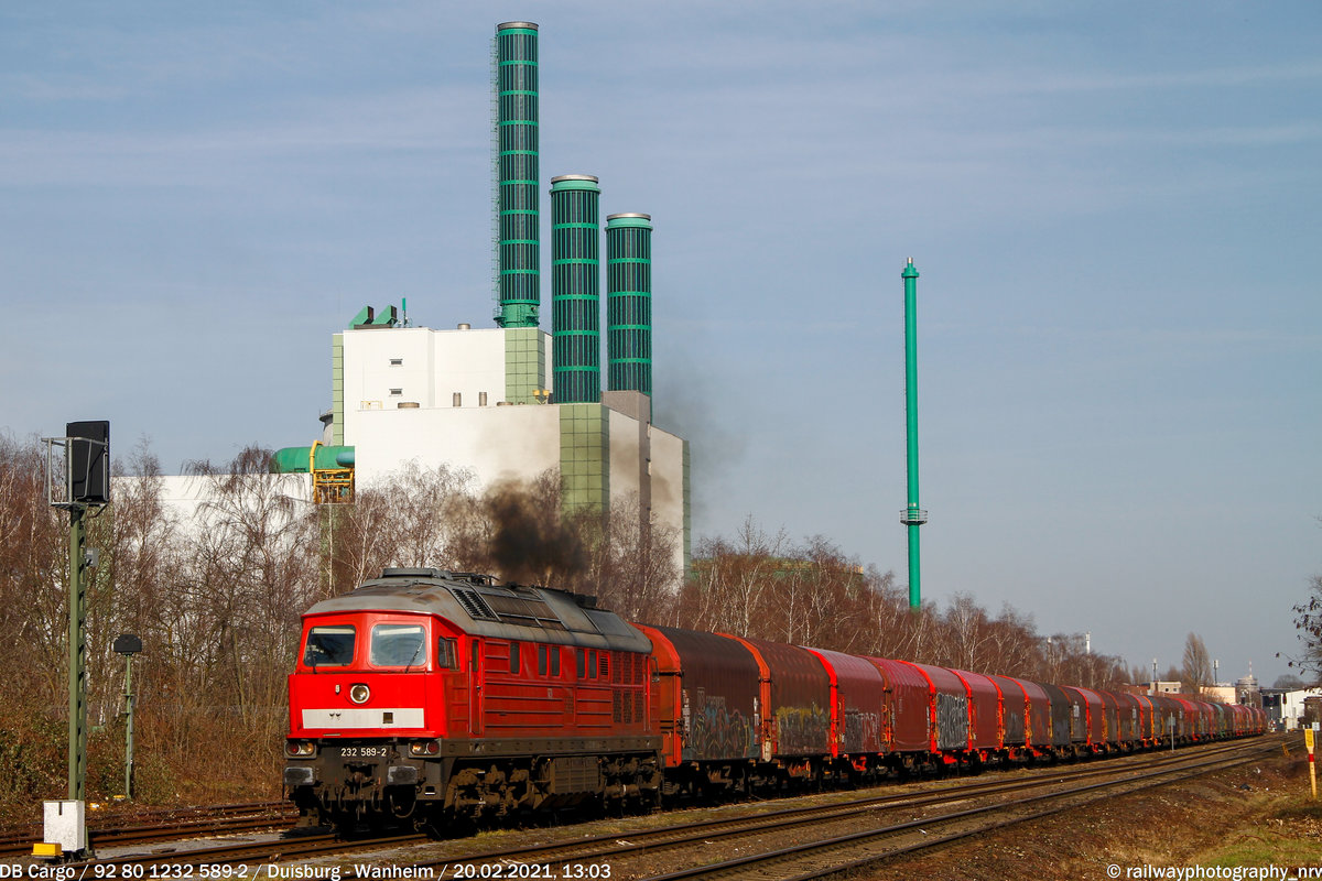 Hier zu sehen ist die 232 589 beim Anfahren in Richtung Duisburg-Wanheim in Duisburg Hochfeld. 20.02.2021, Duisburg 

