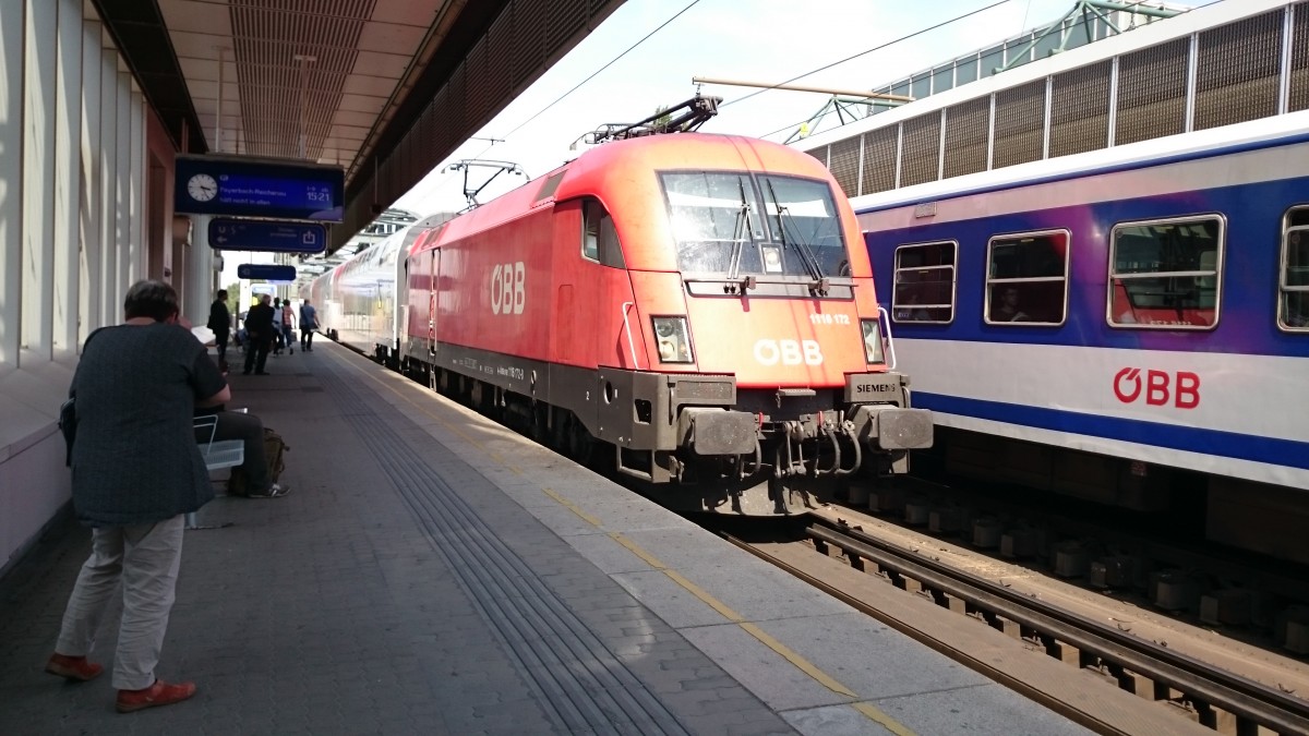 Hier zu sehen ein 1116 der ÖBB mit Dosto City Shuttle Wendezug Waggons. Aufgenommen am 30.6.2015 in Handelskai, Wien, Österreich