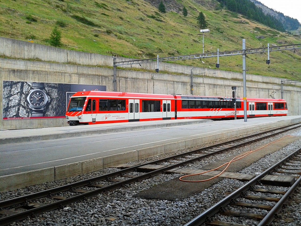 Hier zu sehen ist ein BDSeh 4/8 als R 69 (Tsch - Zermatt) am 22.7.2015 bei der Einfahrt in Zermatt.