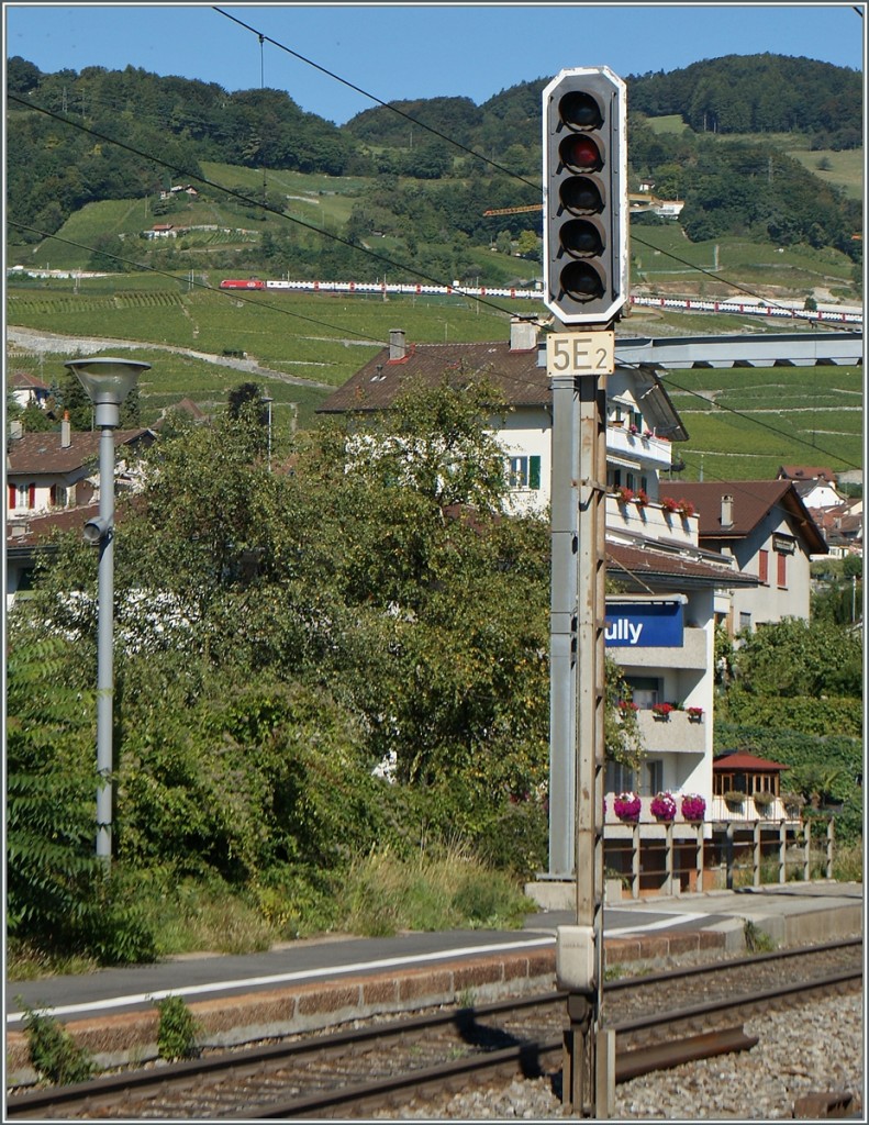 Hinter dem Ausfahrsignal 5E2 von Cully fhrt ein IC Richtung St-Gallen.
20. Sept. 2013