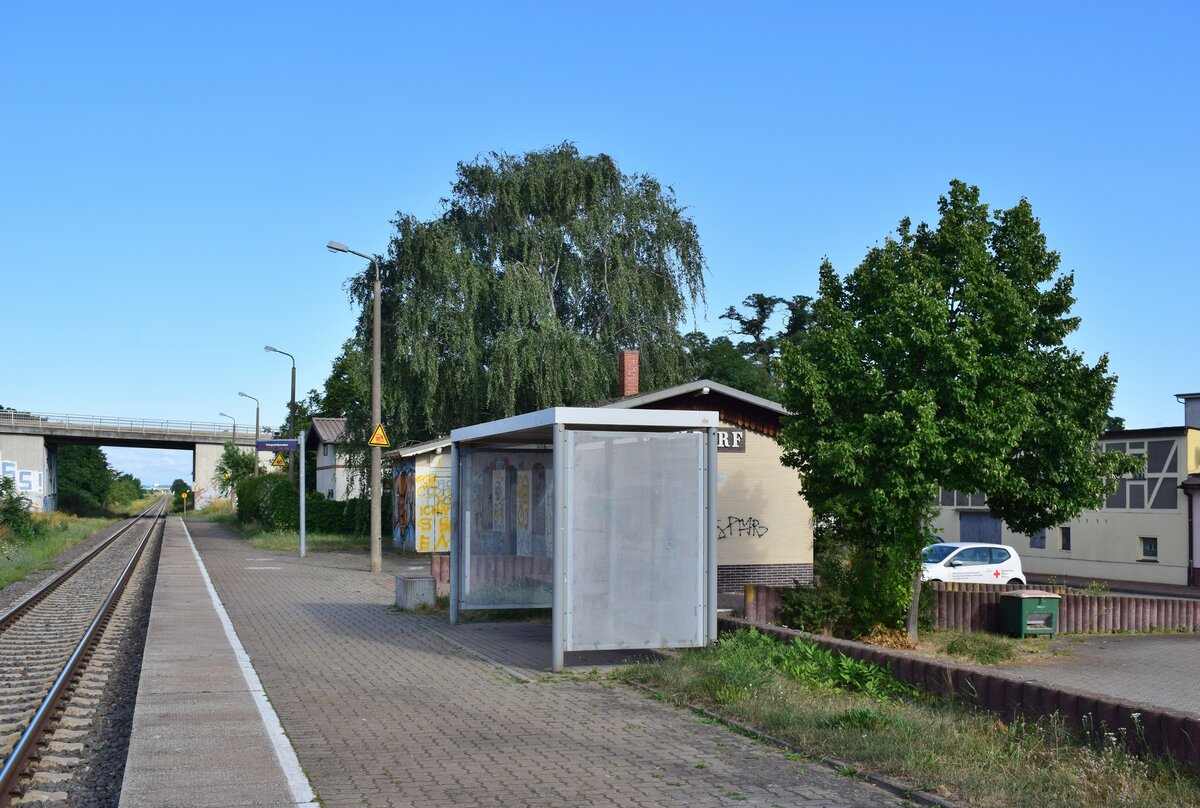 Hinter Haldensleben in Richtung Magdeburg liegt der Haltepunkt Vahldorf. Hier ist meist kaum was los.

Vahldorf 02.08.2021