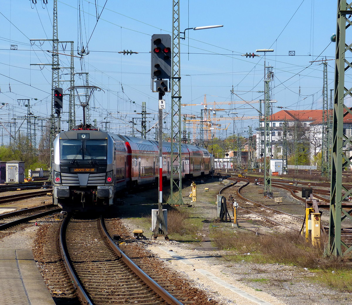 Hinterherfotografiert auf den ausfahrenden RE nach Sonneberg im Bahnhof Nürnberg am 14.04.2018