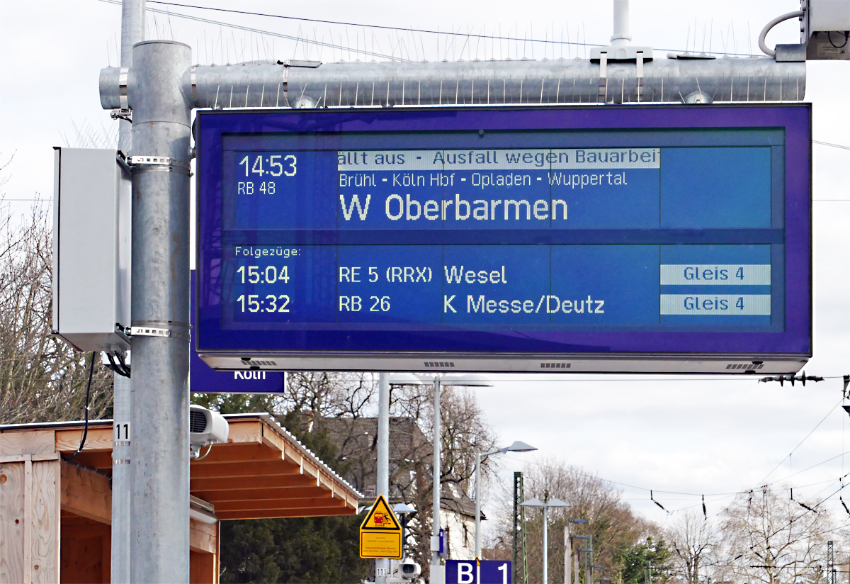 Hinweisanzeige am Hbf Bonn über Zugausfall (RB 48)- 15.03.2020
