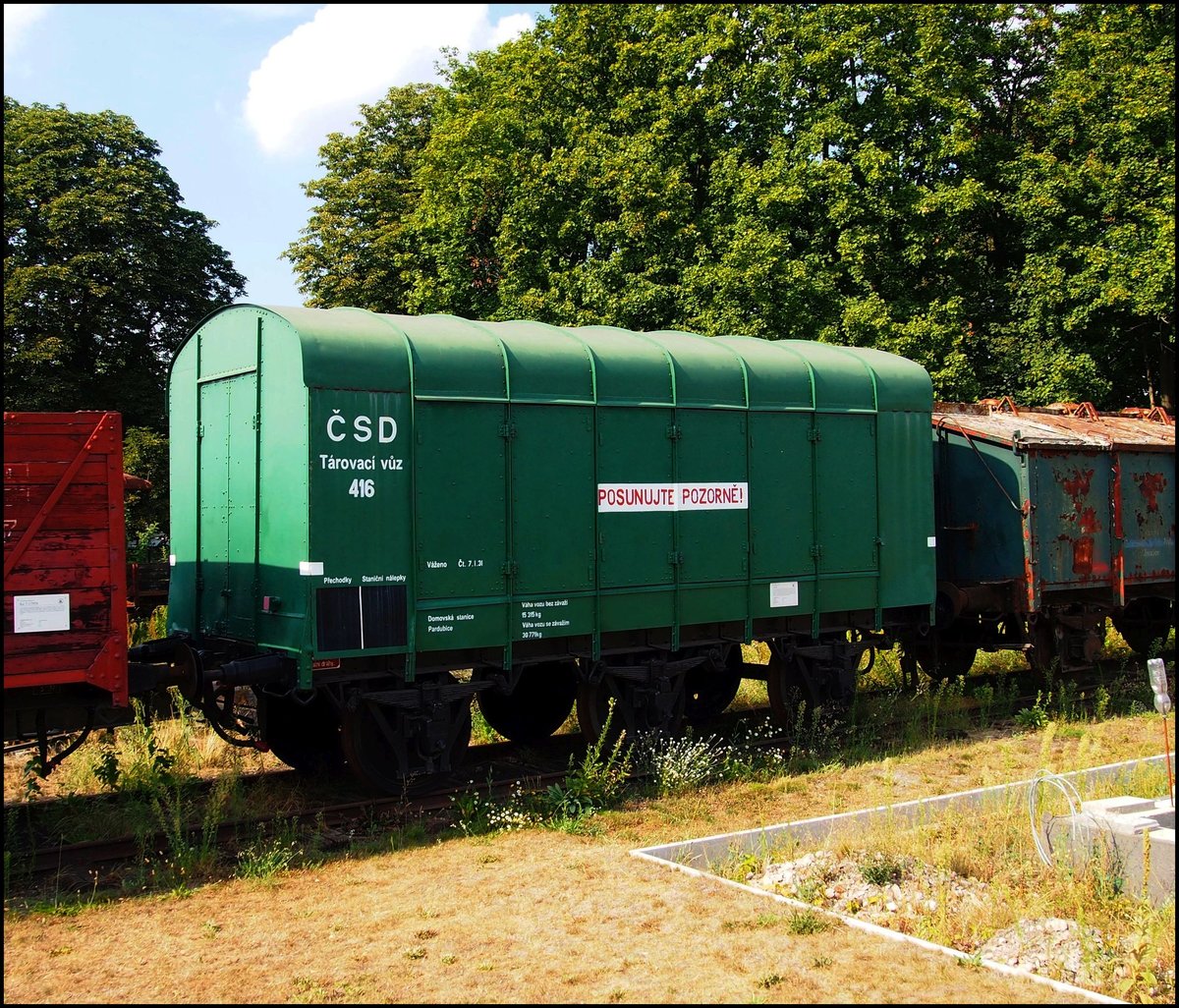 Historische ČSD Wagen der Kalibrier und Prüfstelle in Eisenbahn Museum Jaromer am 2. 8. 2018.