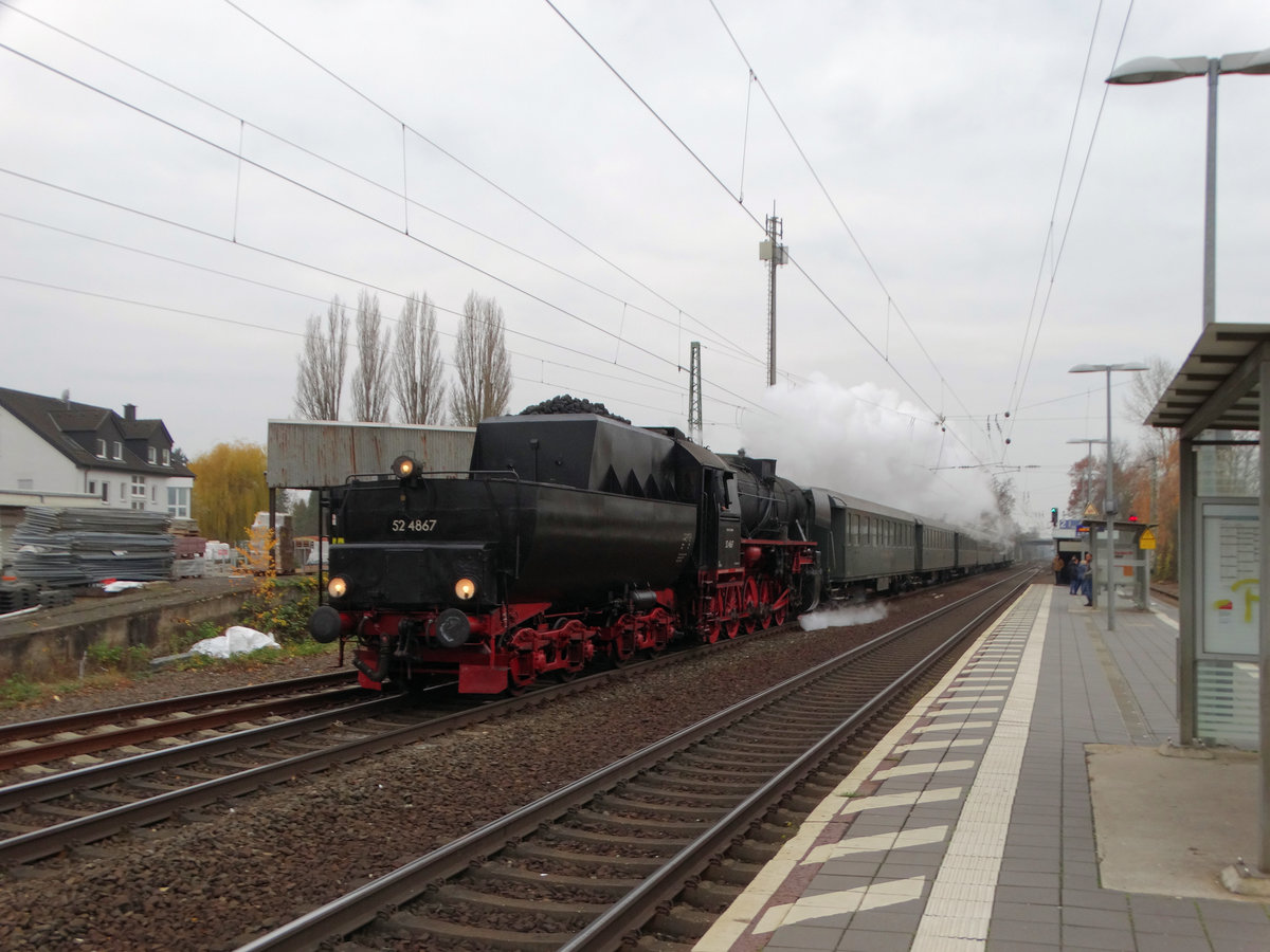 Historische Eisenbahn Frankfurt 52 4867 mit Sonderzug in Maintal Ost am 26.11.16