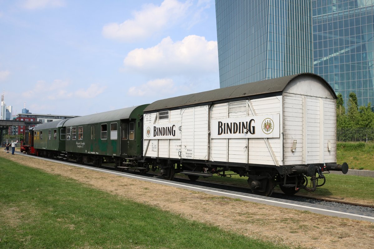 Historische Eisenbahn Frankfurt am Main VSonderzug auf der Hafenbahn am 12.05.18. Dieser Zug wurde von einen Verein gemietet in dem ich Mitglied bin. An der Fahrt habe ich auch teilgenommen