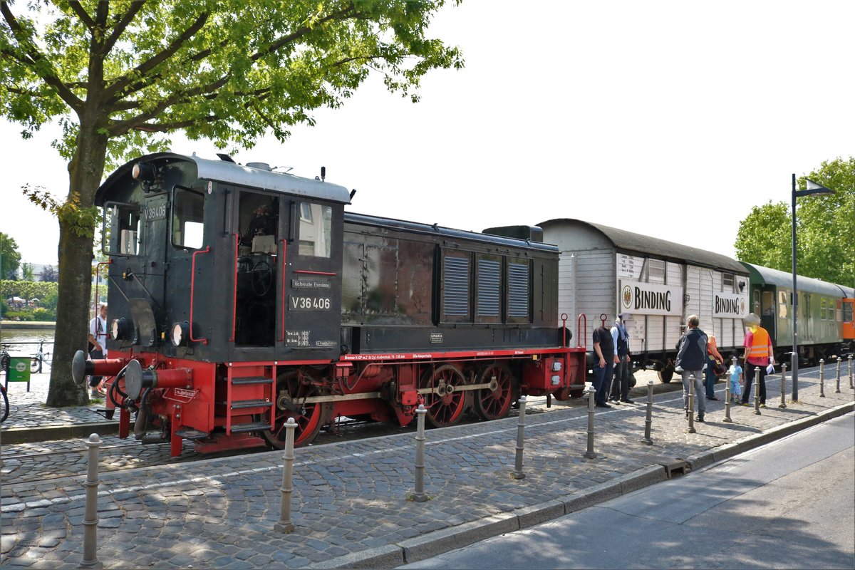 Historische Eisenbahn Frankfurt am Main V36 406 mit einen Sonderzug auf der Hafenbahn am 12.05.18. Dieser Zug wurde von einen Verein gemietet in dem ich Mitglied bin. An der Fahrt habe ich auch teilgenommen
