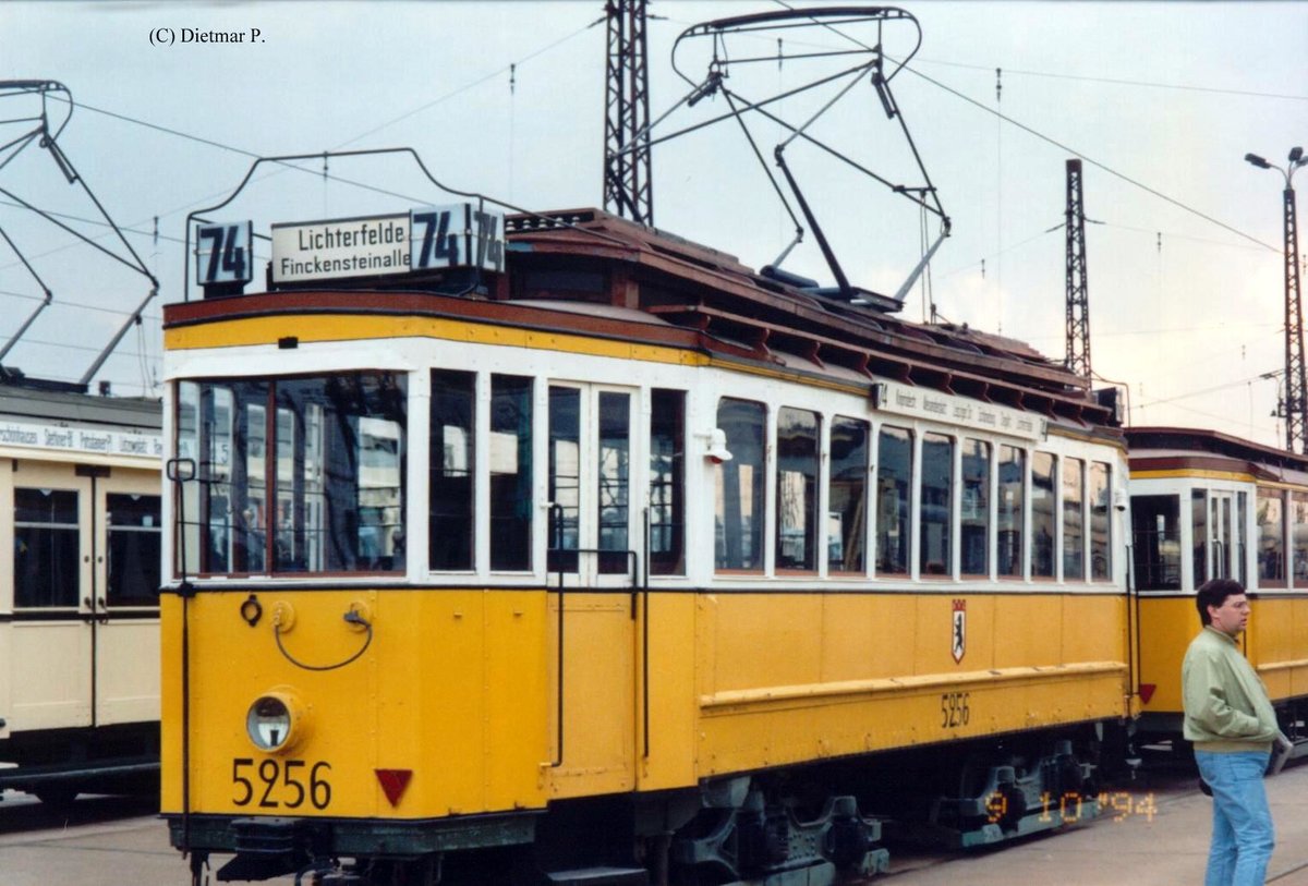 Historische Straßenbahn im Betriebshof Berlin Marzahn am 09.10.1994. Foto darf mit Genehmigung veröffentlicht werden.