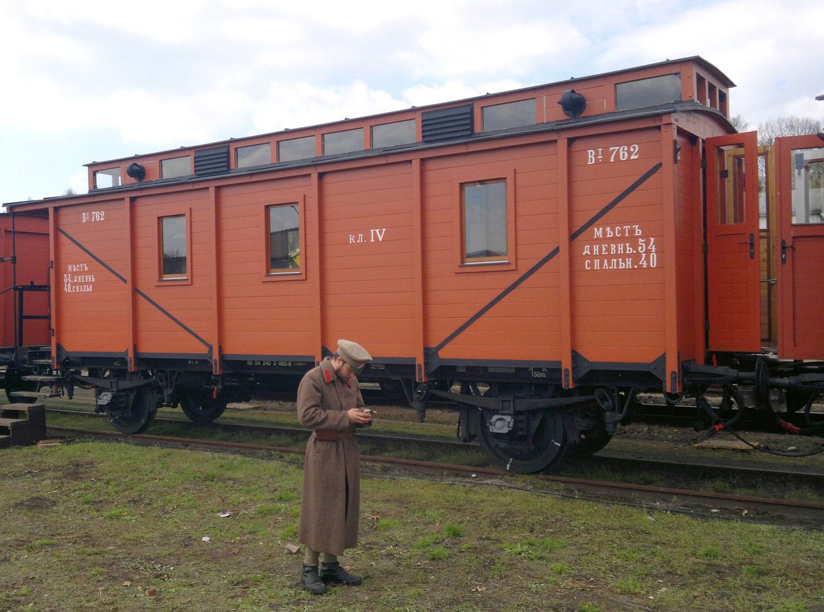 Historischer Personenwagen in Hbf Kladno am 19.4.2016. Legiovlak - Legionär Zug in Rusland I.Weltkrieg.