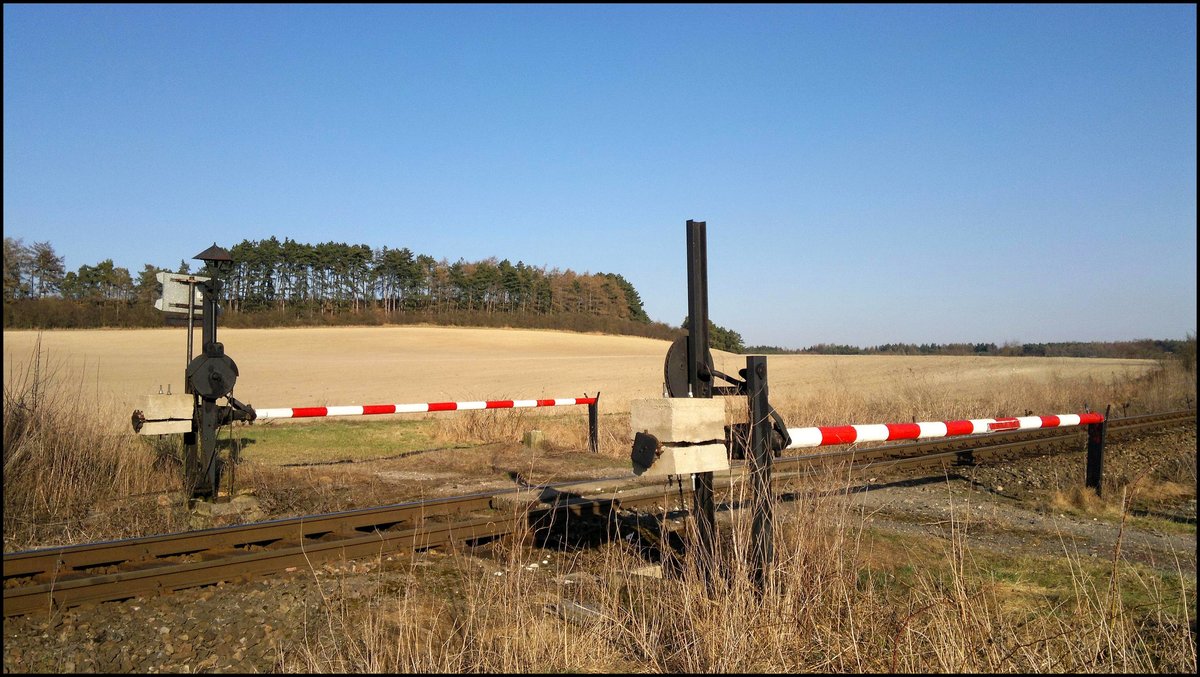 Historisches Bahnübergang bei Kačice am 28. 3. 2012