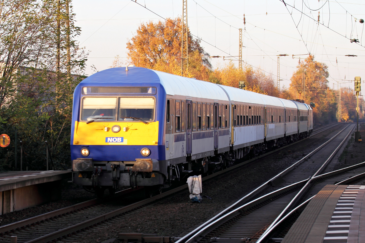HKX 1802 nach Köln Hbf. durchfährt Recklinghausen-Süd Schublok war die ES 64 U2-030 am 22.11.2014