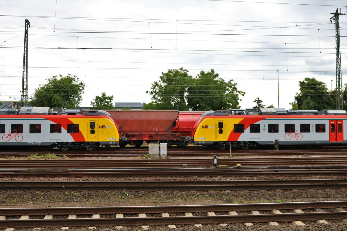 HLB Alstom Coradia Continental 1440 167-3 (ET 167) und 1440 845-4 (ET 145) abgestellt am 19.06.18 in Hanau Hbf vom Bahnsteig aus fotografiert