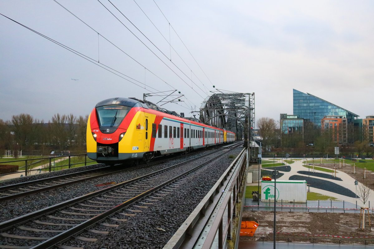 HLB Alstom Coradia Continental ET 166 am 10.01.20 in Frankfurt auf der Deutscherrnbrücke von einen Steg aus fotografiert
