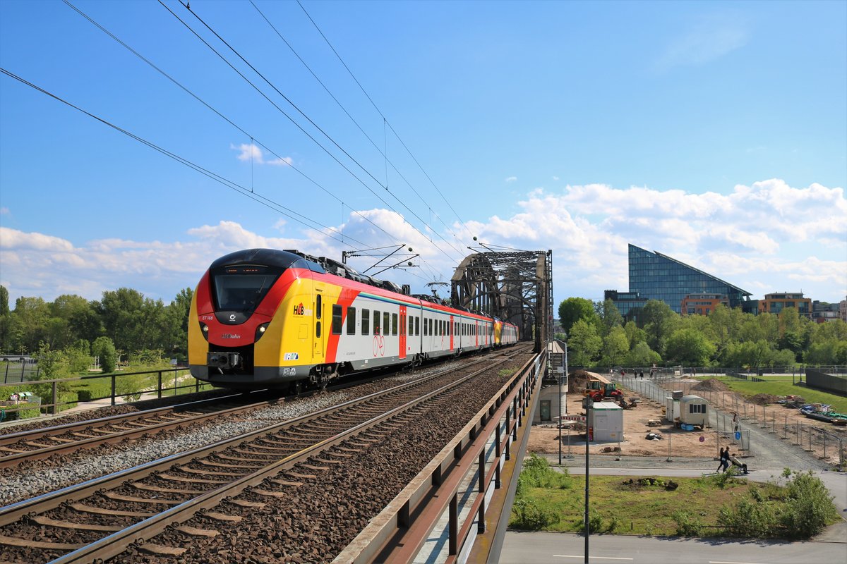 HLB Coradia Continental ET168 (1440 668-0) am 03.05.19 auf der Deutschherrenbrücke in Frankfurt am Main von einen Steg aus fotografiert