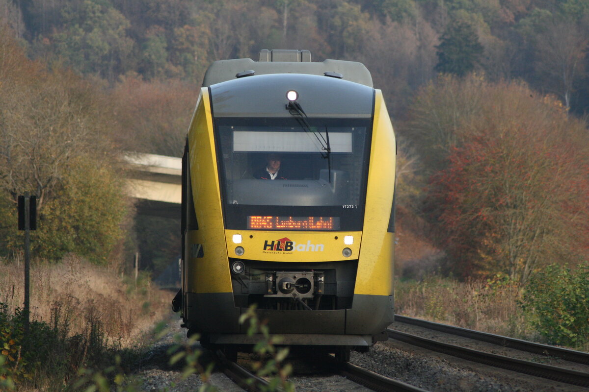 HLB LINT41 (VT 272) am 7.11.2020 am BÜ bei Karlssprudel in Stockhausen als RB45 nach Limburg(Lahn).