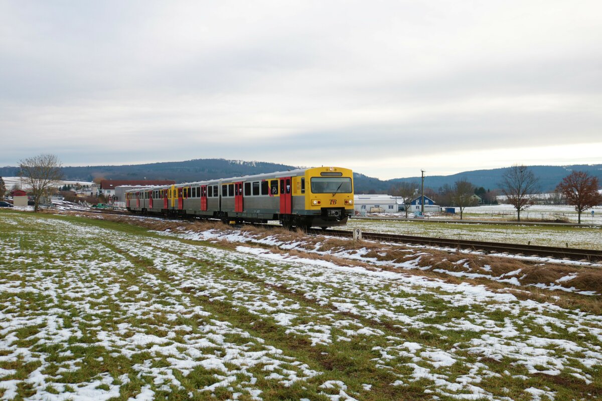 HLB Taunusbahn LHB VT2 E Doppeltraktion am 12.01.22 bei Wehrheim (Taunus)