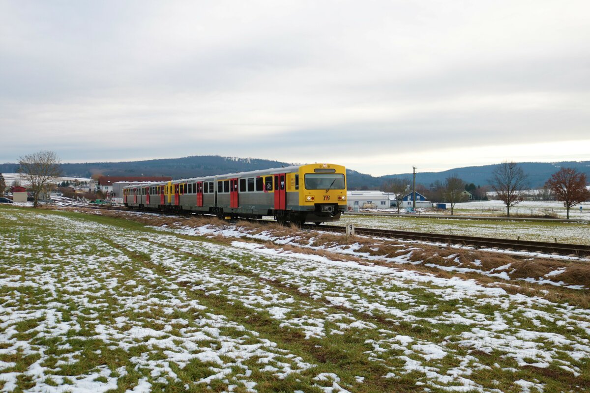 HLB Taunusbahn LHB VT2 E Doppeltraktion am 12.01.22 bei Wehrheim (Taunus)