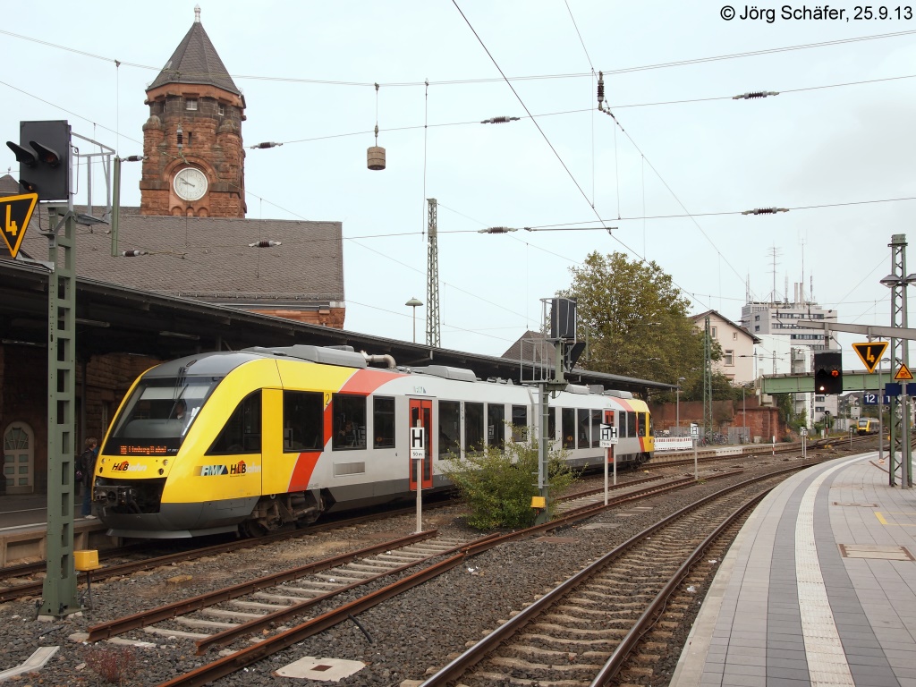 HLB-VT 280.1 ist am 25.9.13 aus Fulda in Gieen Hbf auf Gleis 12 angekommen. Nach kurzem Aufenthalt wird der auf der Lahntalbahn nach Limburg weiterfahren.