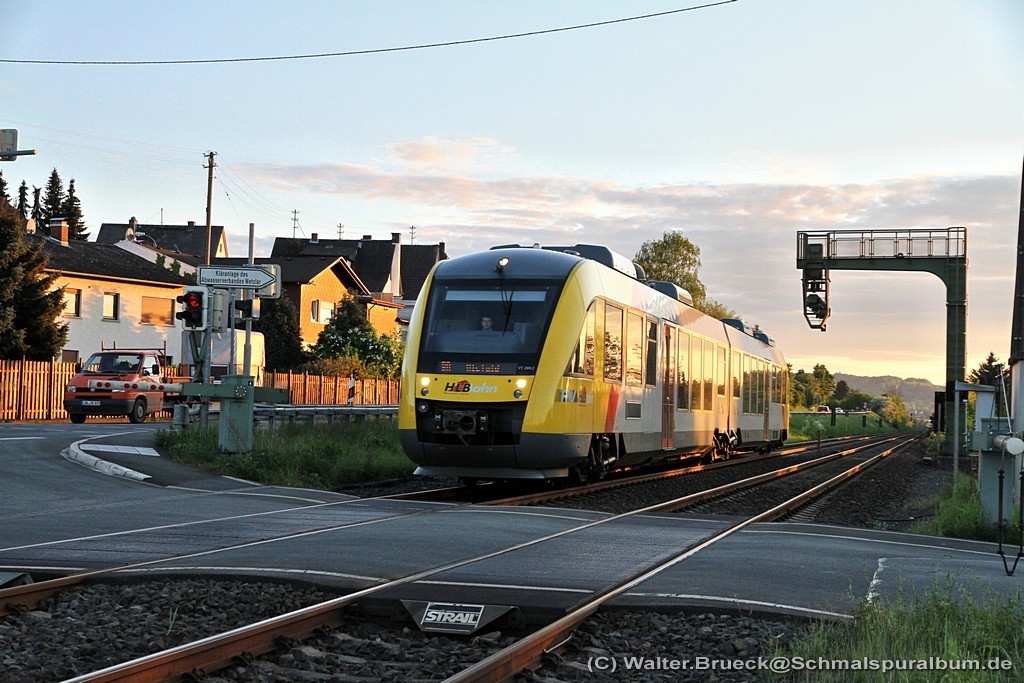 HLB VT 286 Regionalbahn im Abendlicht auf der Lahntalbahn bei Steindorf am 03.05.2014
