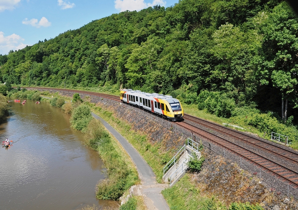 HLB VT 290 (648 030/530) als RB 45 (24818) Fulda - Limburg (Lahn) fährt am 04.06.17 bei Gräfeneck an der Lahn entlang.
