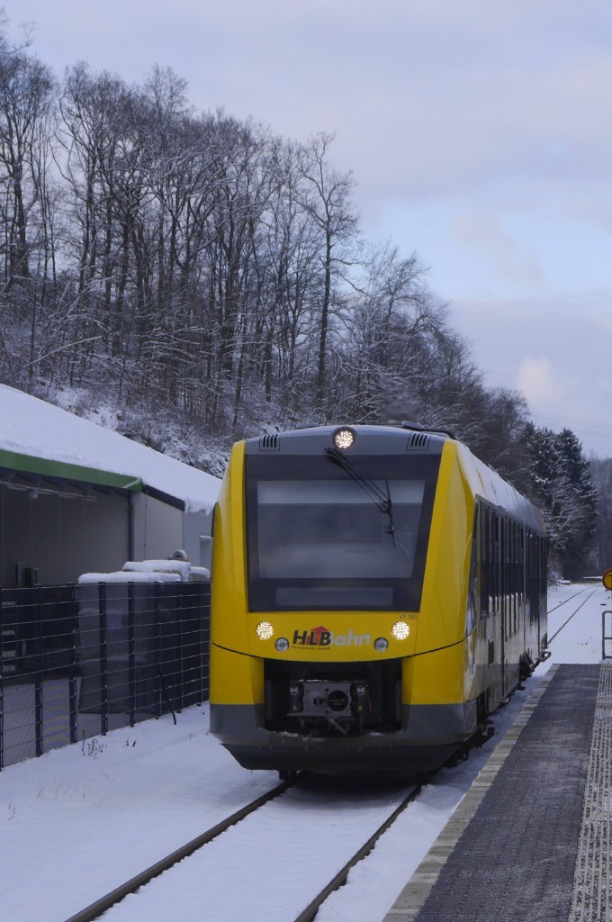 HLB-VT 501 (1648 101) hat den heutigen Endbahnhof Olpe, ein einfaches Stumpfgleis, 100m östlich vom alten EG, erreicht (17.1.16).