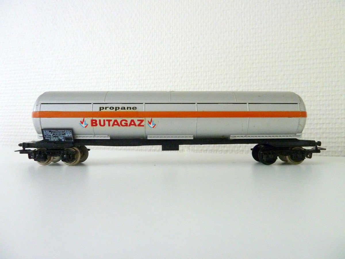 HO, SNCF Kesselwagen von JOUEF, aus meiner Privatkollektion. Fotografiert am 21.07.2015. 
http://lestrainsjouef.free.fr/fr/wag_fra/citerneps_sncf.html