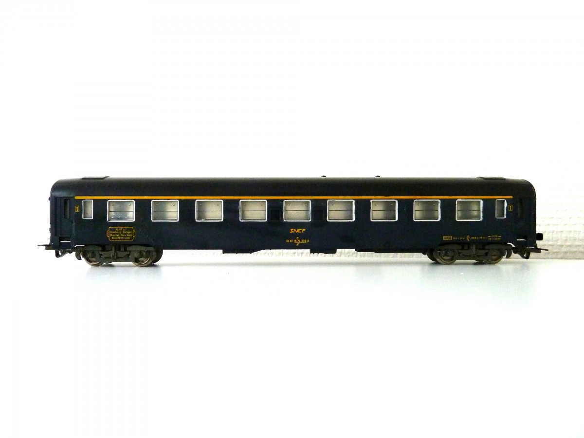 HO, SNCF Personenwagen 1. Klasse von JOUEF, aus meiner Privatkollektion. Fotografiert am 03.08.2015.
http://lestrainsjouef.free.fr/fr/voi_fra/usi_sncf.html