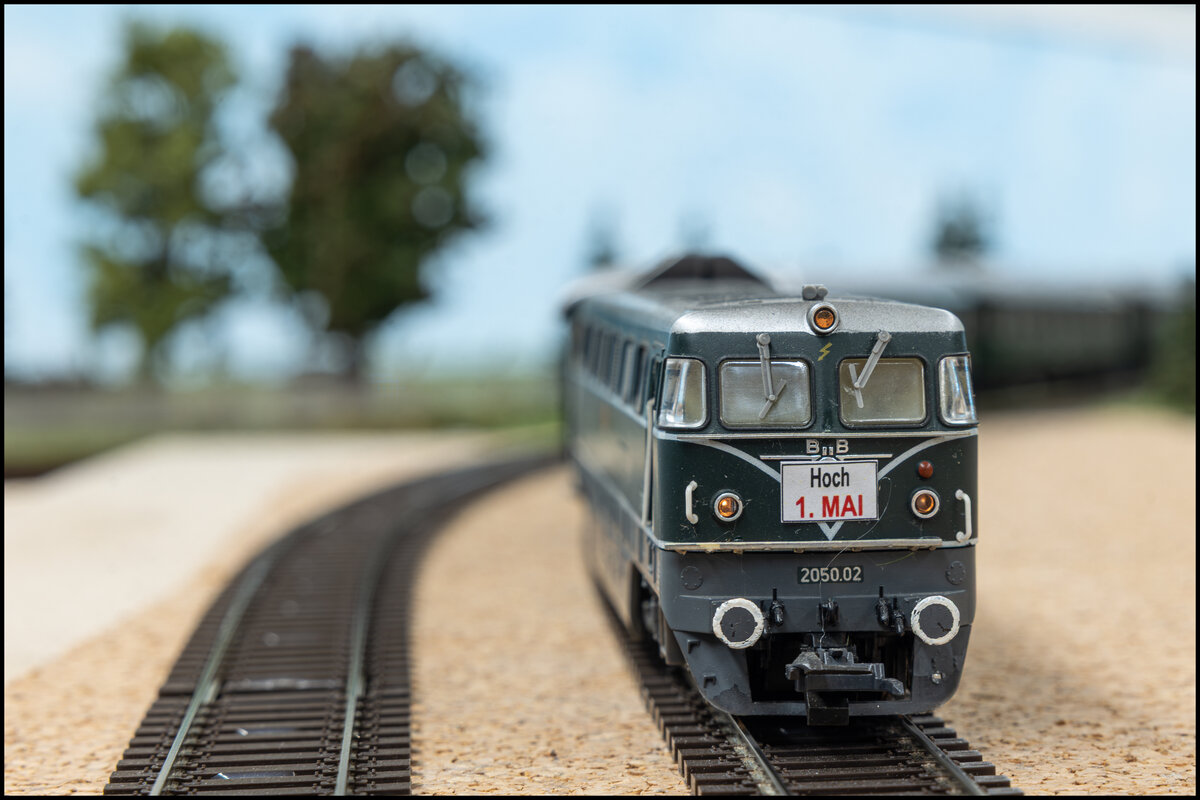 Hoch dem 1. Mai auf der Modulanlage der Freunde der Sulmtalbahn. Am 1. Mai gab es Ausstellungsbetrieb . 
