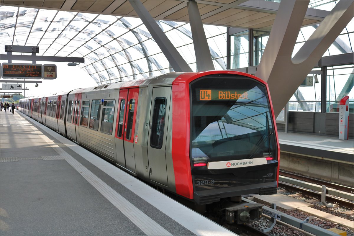 Hochbahn Hamburg DT5 Wagen 320 am 17.07.19 in Hamburg Elbbrücken 