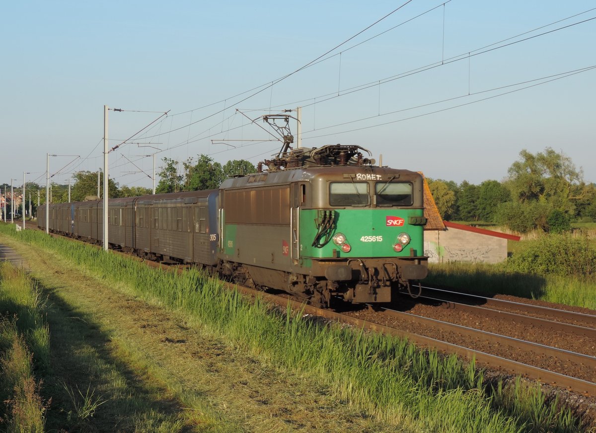 Hochfelden - 23. Mai 2019 : 25615 mit dem TR 830140 Strassburg - Saverne