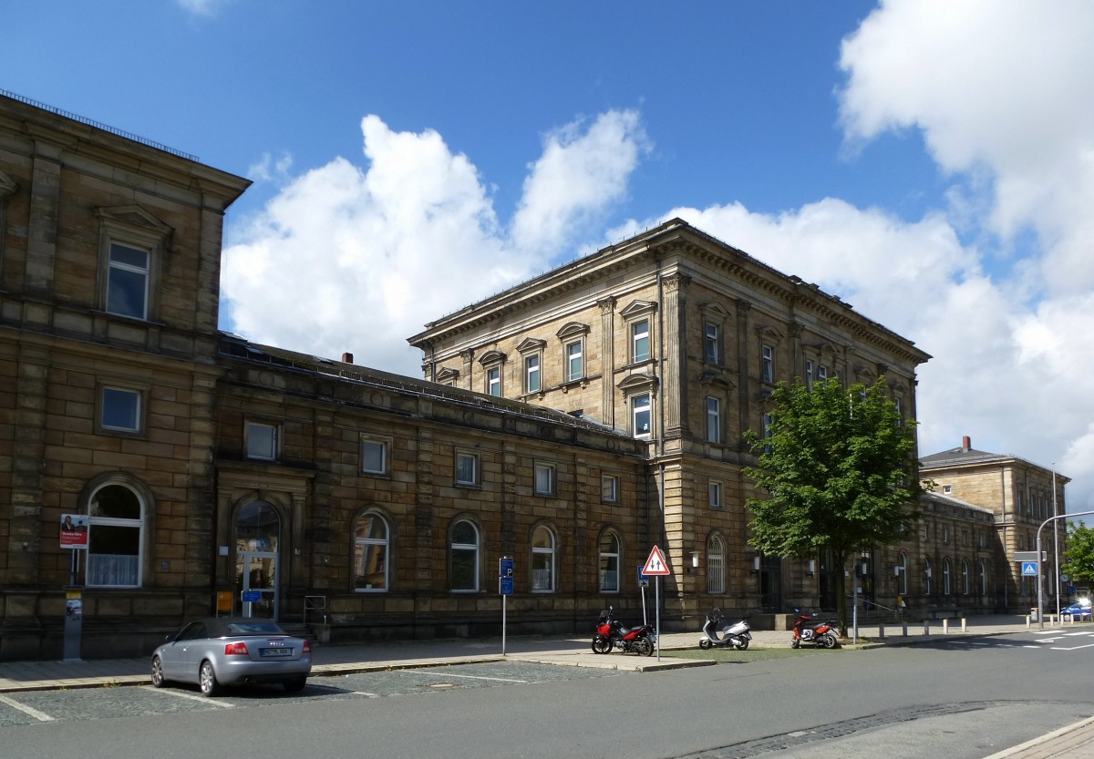Hof im Fichtelgebirge, der Bahnhof von der Straenseite, Aug.2014