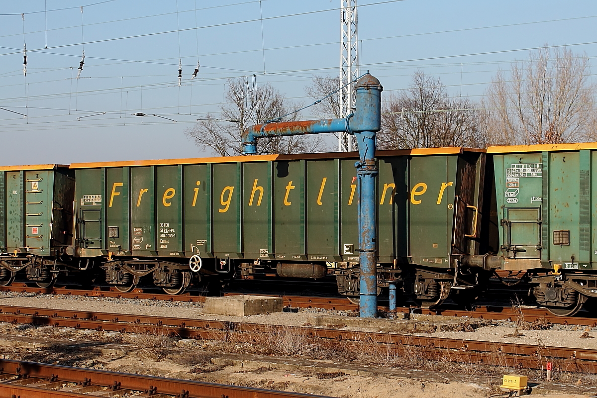 Hoffentlich sind alle Türen dicht!?
Offener Güterwagen Eamnos der Fa. Freigtliner Polen am 25.02.2014 in Oranienburg.