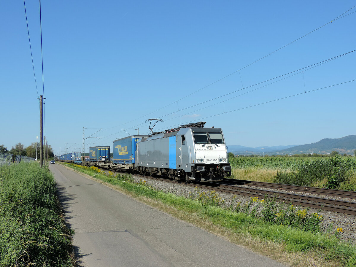 Hohberg - 08. August 2022 : Railpool 186 289 mit KLV unterwegs in Richtung Freiburg..

Link zum Video : https://www.youtube.com/watch?v=EiT5tjk8Qi0&t=515s
