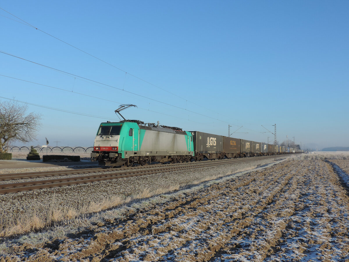 Hohberg - 20. Januar 2024 : 186 211 mit einem KLV nach Basel unterwegs. 

Link zum Video : https://www.youtube.com/watch?v=Cn7W-Wk7X38