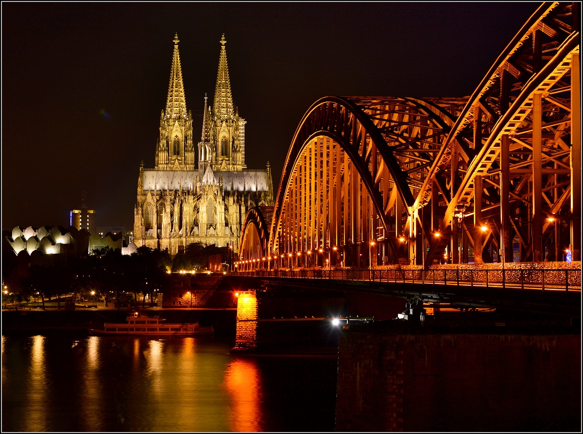 Hohenzollernbrücke in Köln von der Südseite. Oktober 2015.