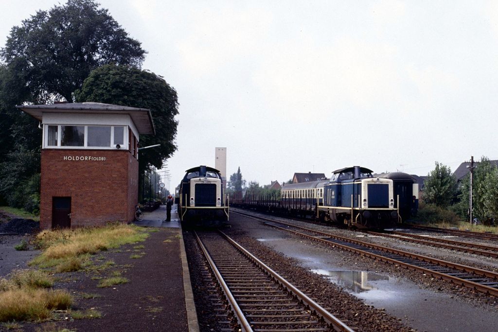 Holdorf am 14.09.1989 mit 211 314 und 212 232 (mit Militärzug)