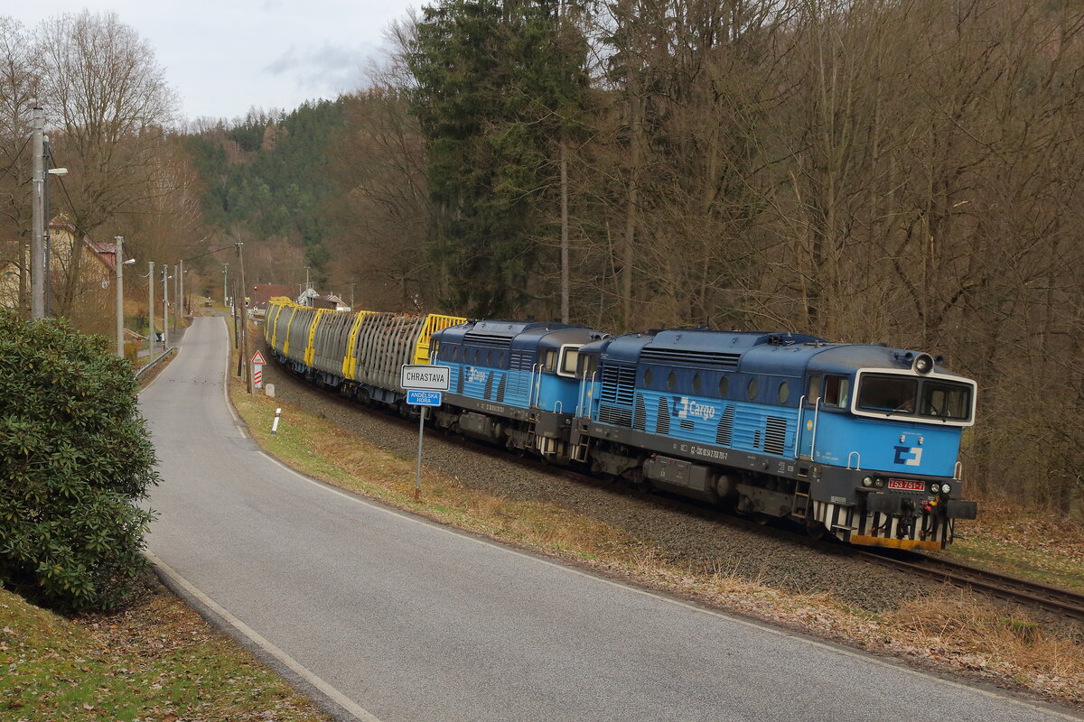 Holzzug als Mn 84041 von Chrastava auf dem Weg nach Liberec auf der Trat 089. Kurz hinter dem Haltepunkt Chrastava Andelska Hora wurde das Brillenpäarchen 753 771 und 753 751 mit dem Gigawoodzug am 23.02.2024 aufgenommen