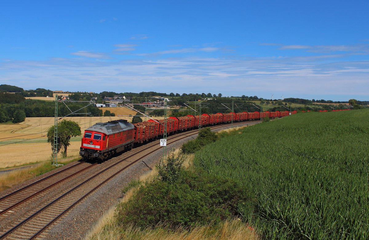 Holzzug bei Ruppertsgrün mit EBS 241 353 auf dem Weg von Werdau nach Plauen ob. Vogtland. Aufgenommen am 07.07.2018