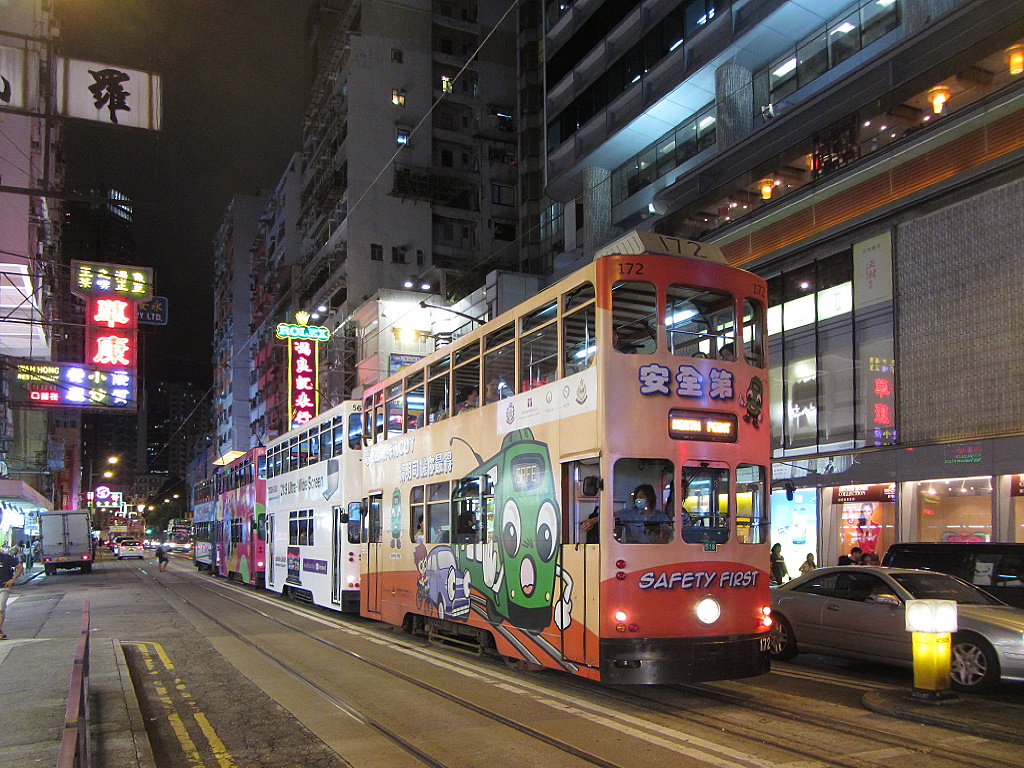 Hongkong Tw 172 und Folgende stauen sich in der Johnston Road, Wan Chai, 23.08.2013.