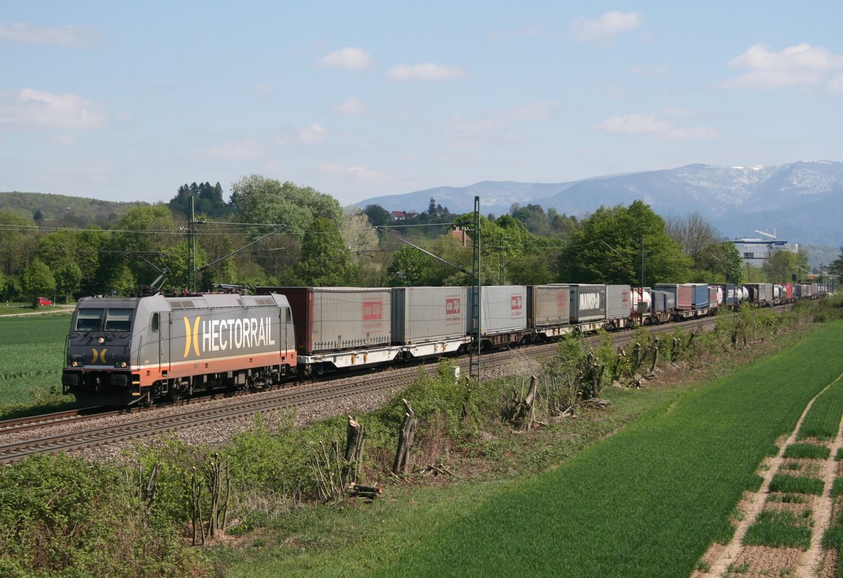 HR 241.010 mit DGS 43564 (Mortara–Krefeld-Uerdingen) am 20.04.2017 zwischen Teningen-Mundingen und Kndringen